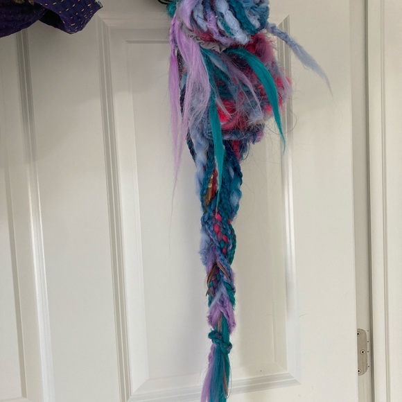 Hair extensions some are head bands and one is a large clip - Picture 4 of 5